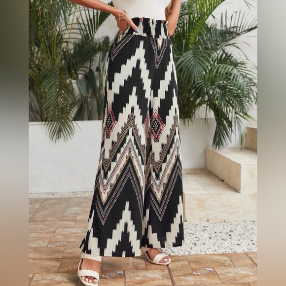 Graphic Wide Leg Pant - Picture 3 of 6